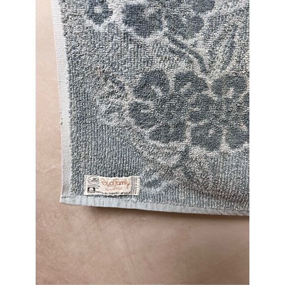 Vintage Bath Towel - Picture 6 of 6